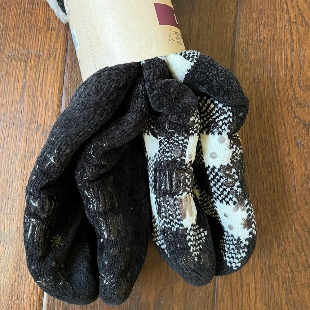 2 PAIR • Muk Luks Cabin Socks • W 5-7 & M 6-8 • Black White • NEW - Picture 3 of 6